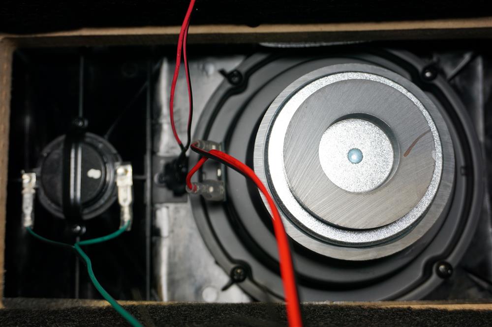 JBL 305P mk2 Inside